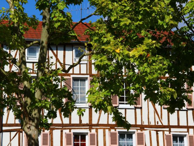 Architecture Pan De Bois Place Des Buttes Chalons © Mathilde Boivin