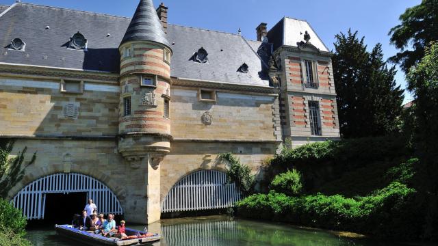 Balade En Barque Eaudyssee Chateau Du Marche © David Billy