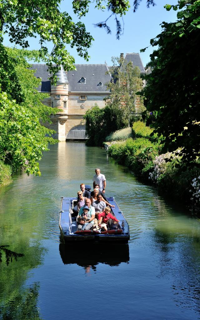 Balade En Barque Eaudyssee Ete Chateau Du Marche © David Billy