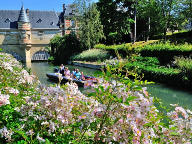 Balade En Barque Eaudyssee Printemps Fleurs Chateau Du Marche © David Billy