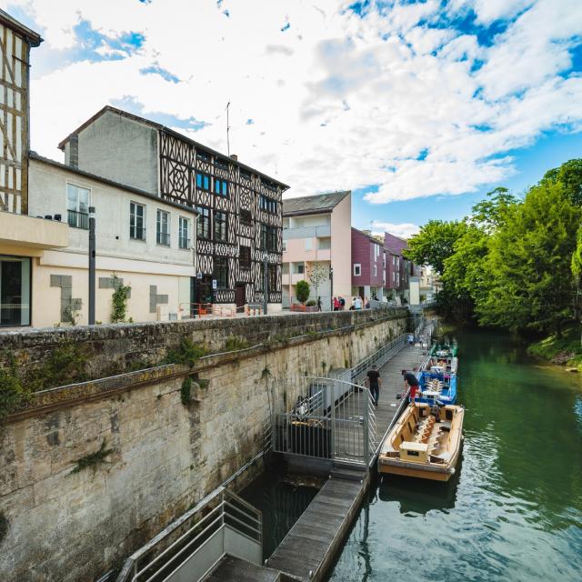 Balade En Barque Eaudyssee Sur Le Quai © Teddy Picaude