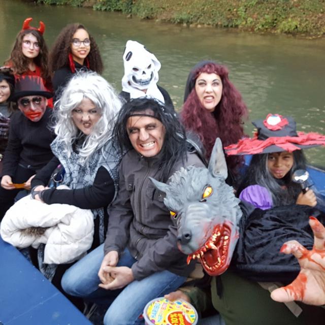 Balade En Barque Halloween Deguisement Famille