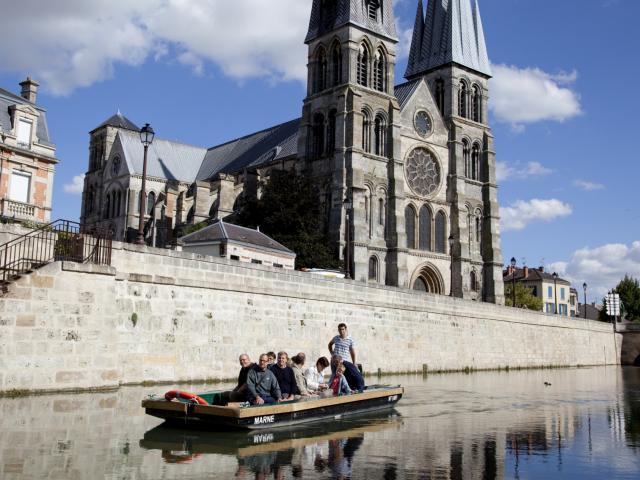 Balade En Barque L Eaudysee Chalons Notre Dame En Vaux © Jean Côme Nicolle