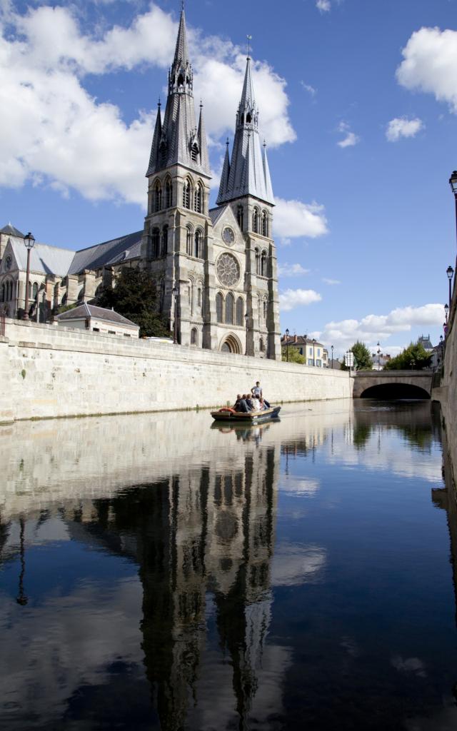 Balade En Barque L Eaudysee Chalons Notre Dame En Vaux Reflet © Jean Côme Nicolle