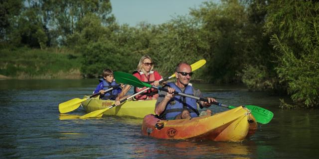 Balade En Canoe Sur La Marne Chalons Pelles Chalonnaises © Marat Anaev