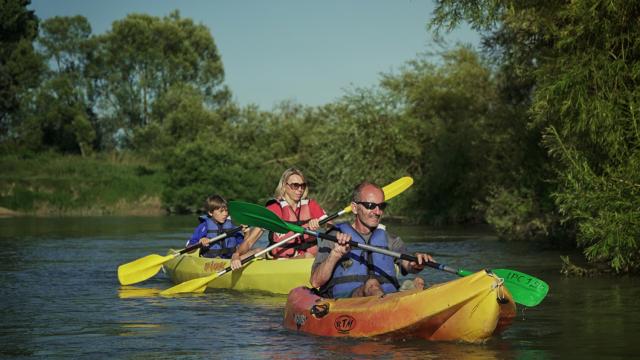 Balade En Canoe Sur La Marne Chalons Pelles Chalonnaises © Marat Anaev