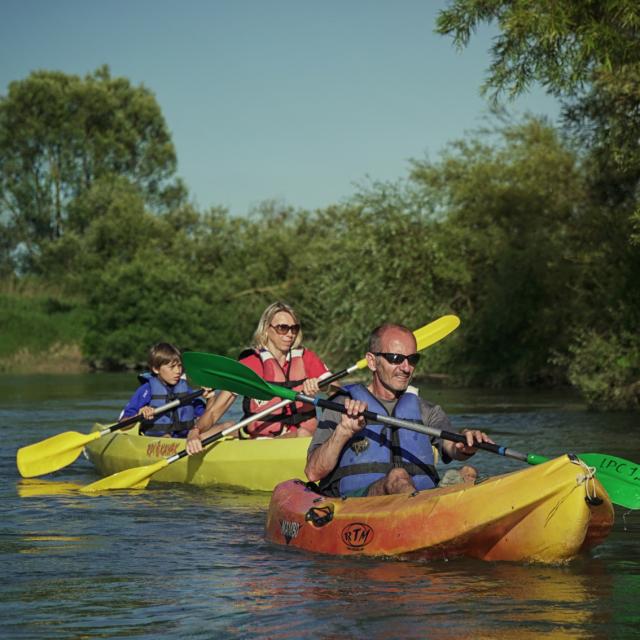 Balade En Canoe Sur La Marne Chalons Pelles Chalonnaises © Marat Anaev