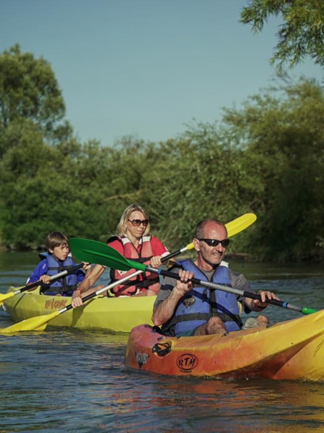 Balade En Canoe Sur La Marne Chalons Pelles Chalonnaises © Marat Anaev