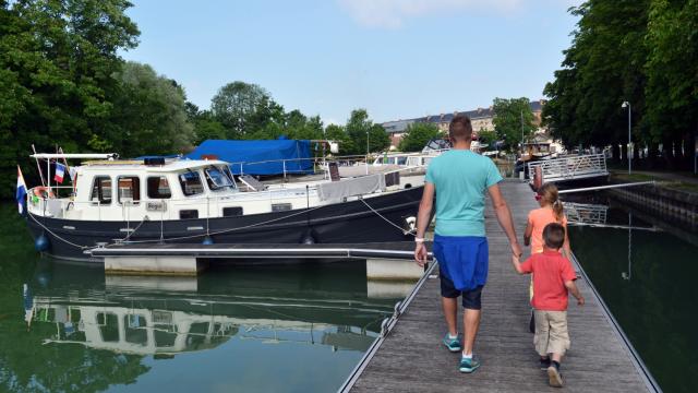 Balade En Famille Relais Nautique Chalons Port © Christophe Manquillet