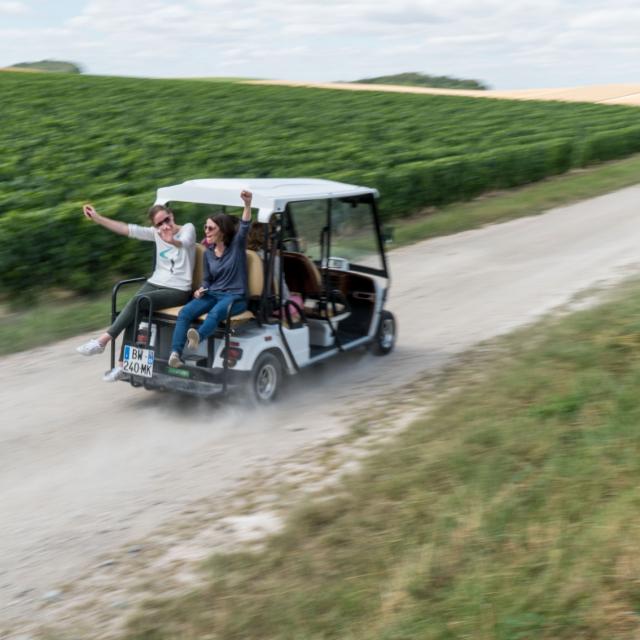 Champagne Bonnevie Bocart Voiturette Electrique 1 © Marat Anaev