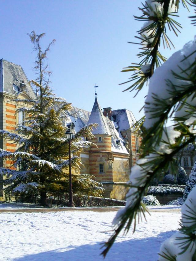 Chateau Du Marche Neige Chalons