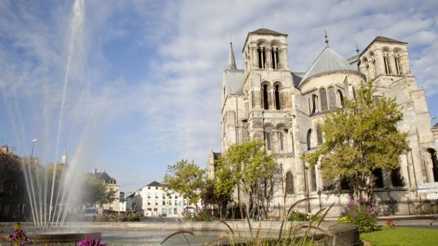 Collegiale Notre Dame En Vaux Chalons Unesco Fontaine © Jean Côme Nicolle