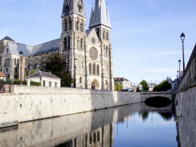 Collegiale Notre Dame En Vaux Unesco Canal Mau © Jean Côme Nicolle