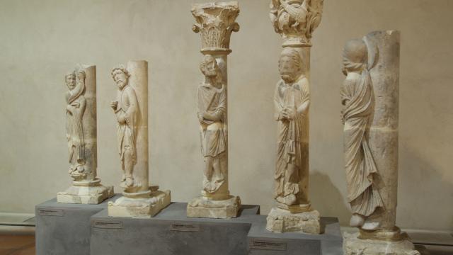 Musee Du Cloitre Notre Dame En Vaux Chalons Statues Colonnes © Office De Tourisme