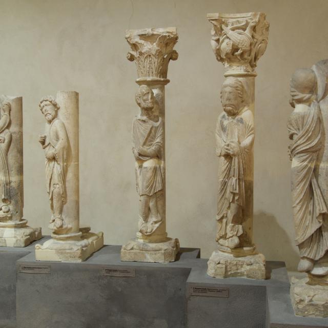 Musee Du Cloitre Notre Dame En Vaux Chalons Statues Colonnes © Office De Tourisme