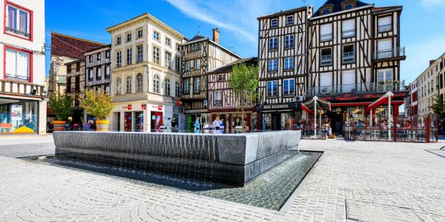 Place De La Republique Pan De Bois Fontaine © Teddy Picaude