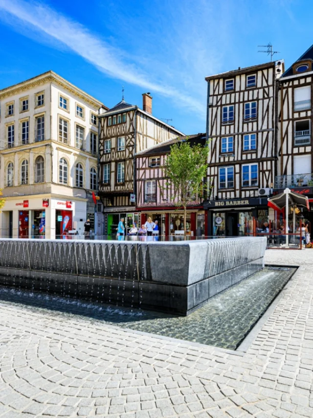 Place De La Republique Pan De Bois Fontaine © Teddy Picaude