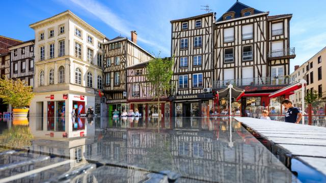 Place De La Republique Pan De Bois Reflets © Teddy Picaude