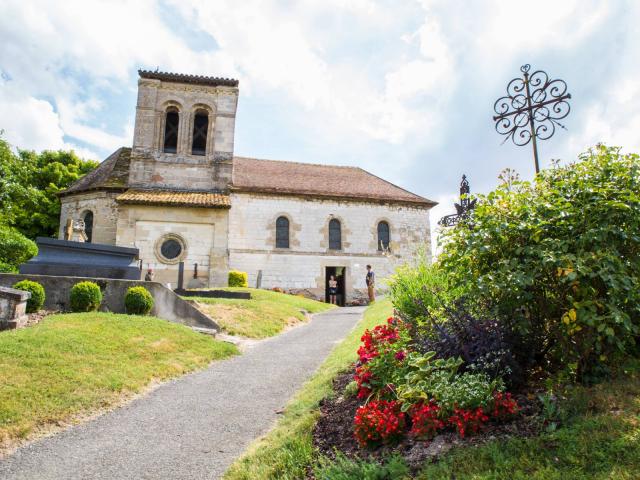 baconnes-ville-jardin-eglise.jpg