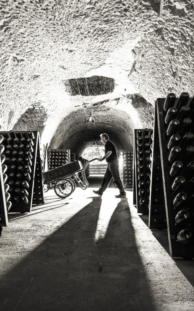 champagne-joseph-perrier-caves-noir-et-blanc.jpg