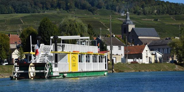 Bateau Champagne Vallee Cumieres Vignoble