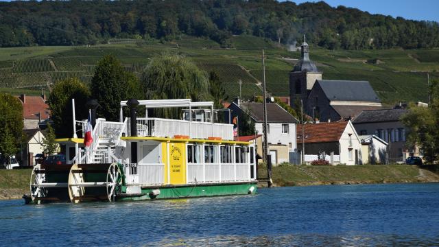 Bateau Champagne Vallee Cumieres Vignoble