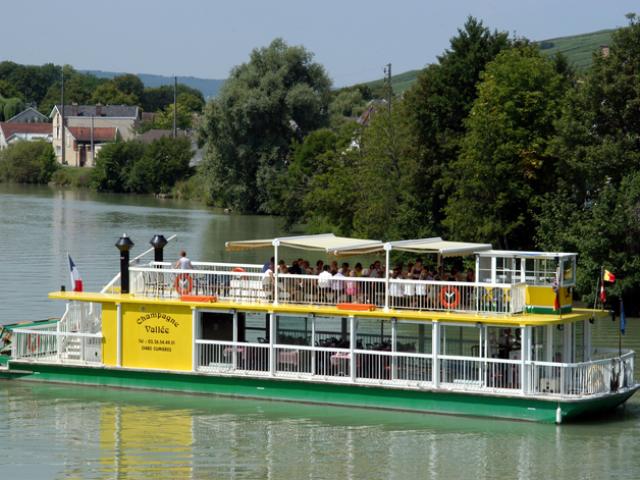 Bateau Champagne Vallee Marne @ Christophe Manquillet