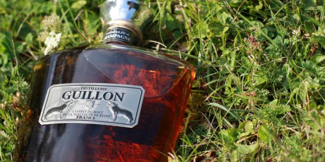 Distillerie Guillon Louvois Whisky Bouteille Herbe