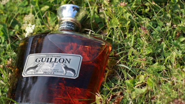 Distillerie Guillon Louvois Whisky Bouteille Herbe