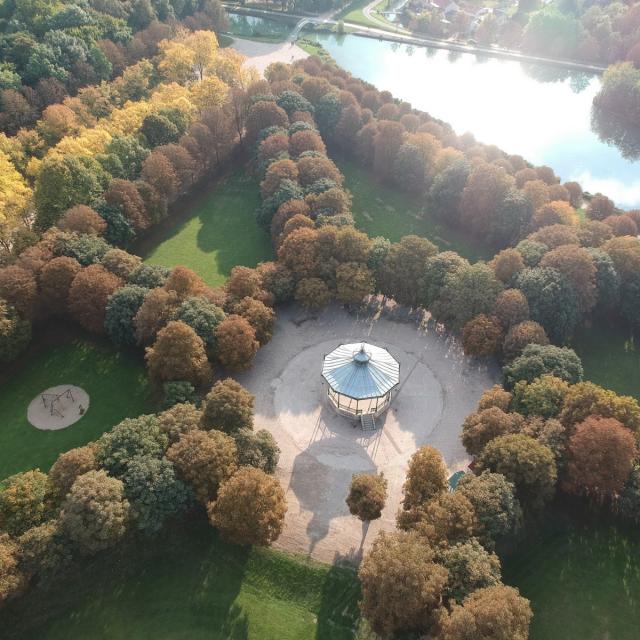 grand-jard-panorama-aerien-kiosque-allees