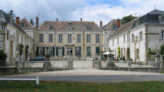 Chateau De Juvigny Chalons (2)