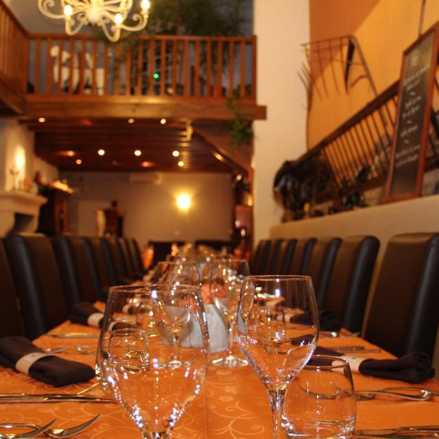 Restaurant Auberge Des Moissons Matougues Table