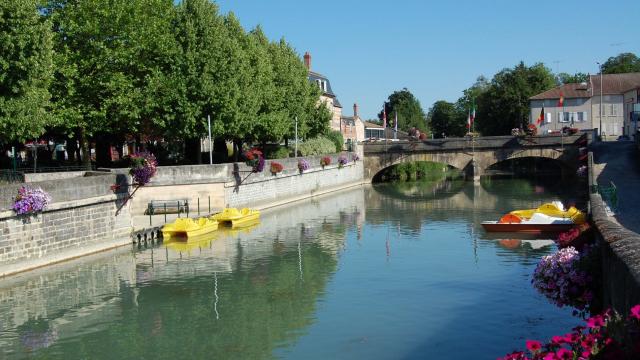 Sainte Menehould Argonne Au Fil De L Aisne Pedalos