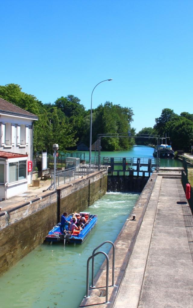 Balade En Barque L Epeaupee Chalons 2