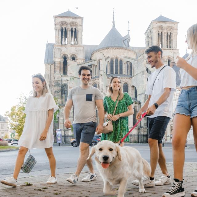 Balade Famille Amis Collegiale Notre Dame En Vaux Chien